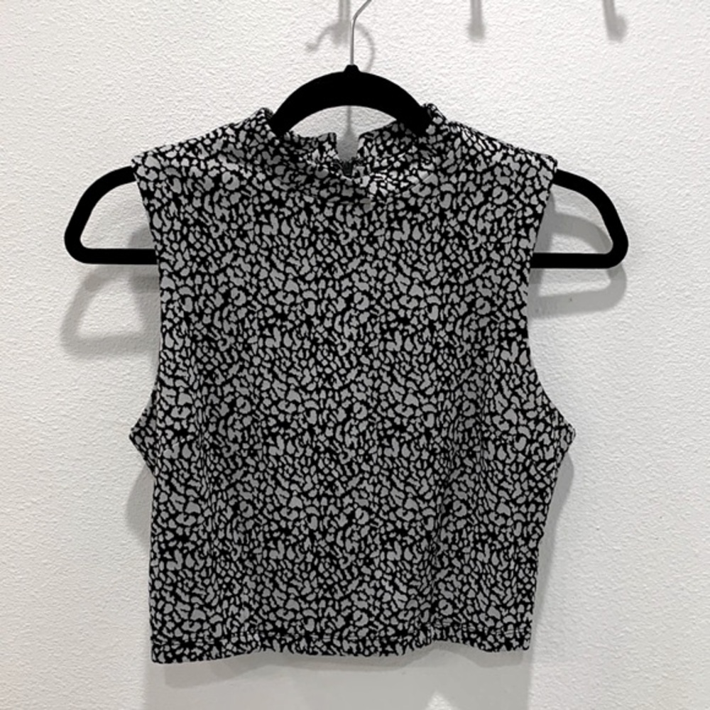 🖤 Forever 21 Pebbled Crop Top